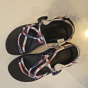 Chaco women's Z cloud/X2 sandal, Size 9 colors: coral, beige, navy, grey